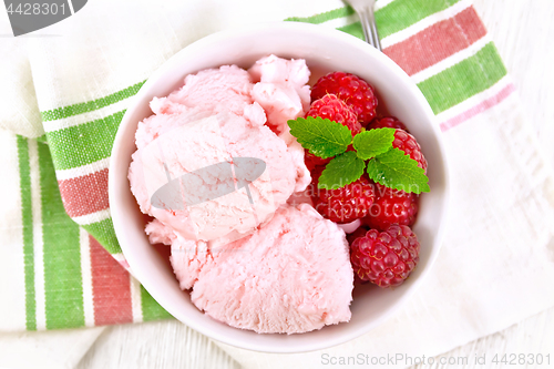 Image of Ice cream crimson in bowl on board top