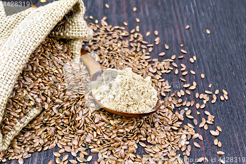 Image of Flour flax in spoon with seeds on board