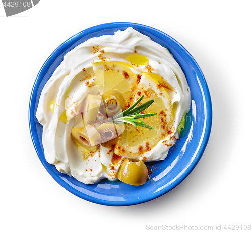 Image of fresh cream cheese with olives and lemon