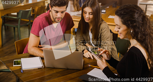 Image of Friends studying together 