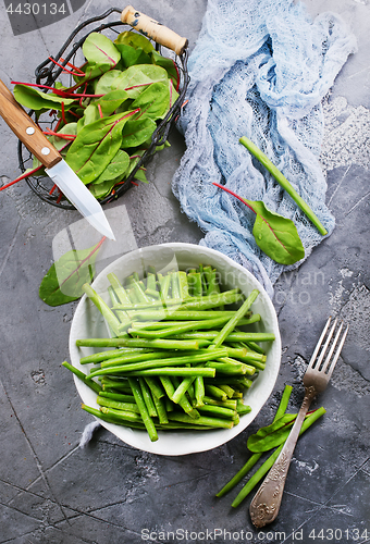 Image of green beans and salad