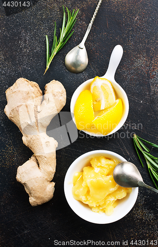 Image of ginger with honey