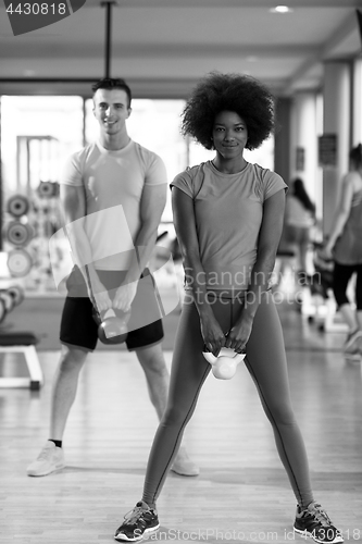 Image of couple  workout with weights at  crossfit gym