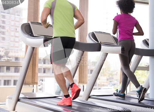 Image of people exercisinng a cardio on treadmill in gym