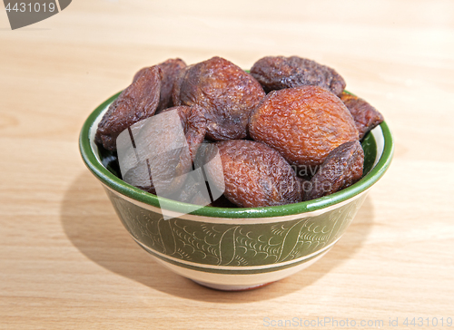 Image of Dried apricots in an oriental bowl