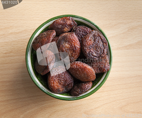 Image of Dried apricots in an oriental bowl