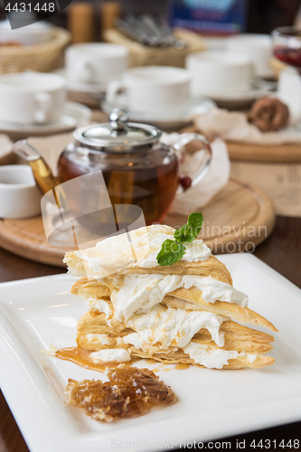 Image of Honey cake with vanilla cream