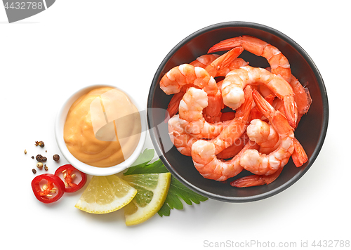 Image of bowl of boiled gambas and salca sauce