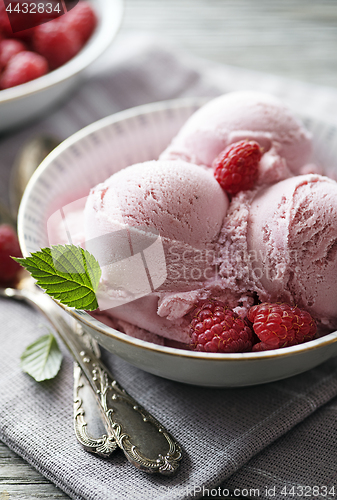 Image of Ice cream raspberry