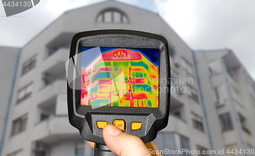 Image of Detecting Heat Loss Outside building Using Infrared Thermal Came