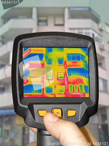 Image of Detecting Heat Loss Outside building Using Infrared Thermal Came