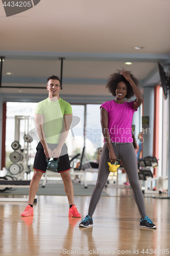 Image of couple  workout with weights at  crossfit gym