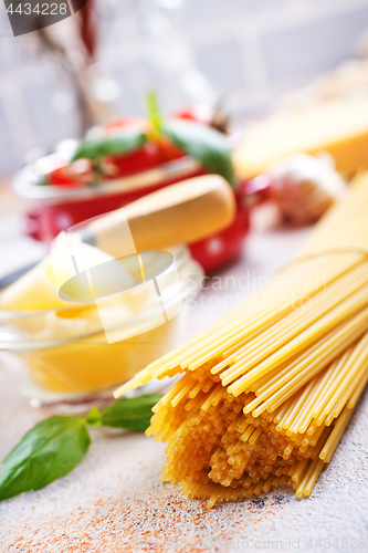 Image of raw spaghetti