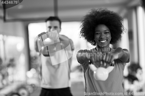 Image of couple  workout with weights at  crossfit gym