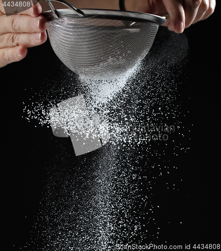 Image of fluffy powdered sugar