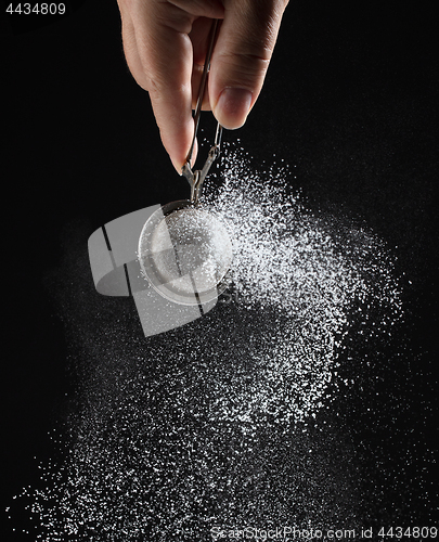 Image of fluffy powdered sugar