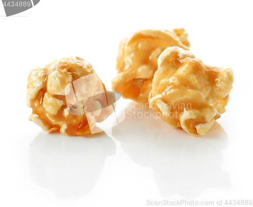 Image of caramel popcorn on a white background