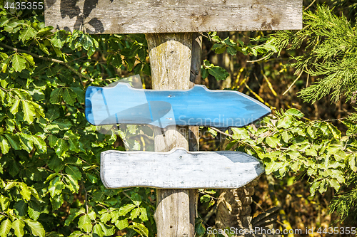 Image of Wooden arrow sign with arrows in colors