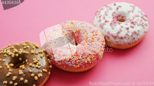 Image of Row of sweet round doughnuts