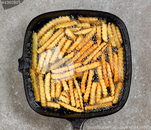 Image of fried potatoes in frying pan