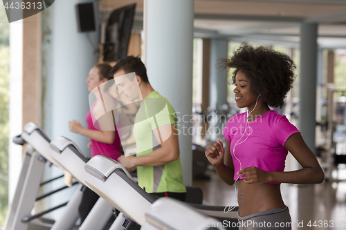 Image of people exercisinng a cardio on treadmill in gym