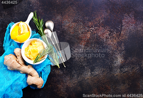 Image of ginger with honey
