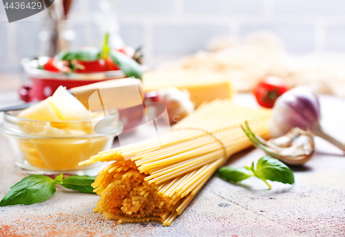 Image of raw spaghetti
