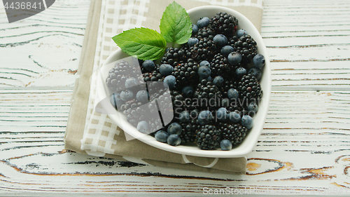 Image of Blueberry and blackberry in bowl
