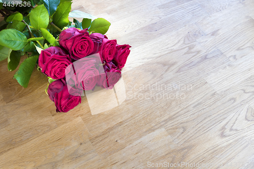 Image of red roses on table