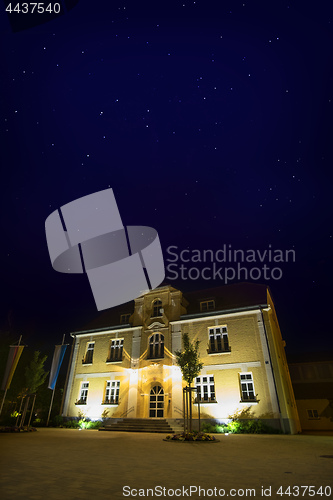 Image of Townhall Maisach at night