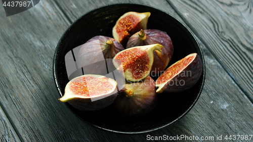 Image of Bowl full of cut figs