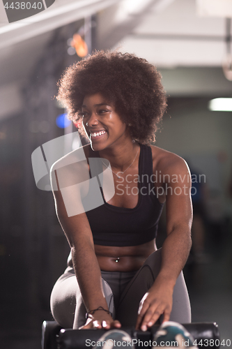 Image of black woman doing sit ups at the gym