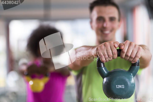 Image of couple  workout with weights at  crossfit gym