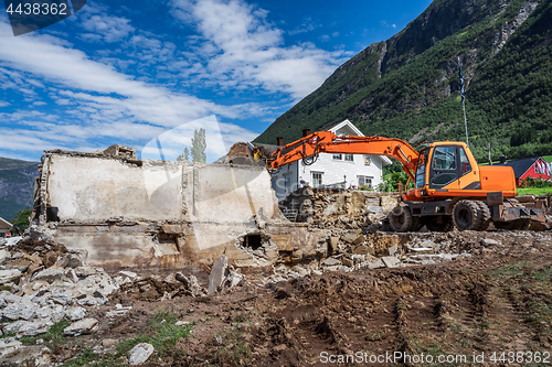 Image of Demolition of the old house for the construction of new housing