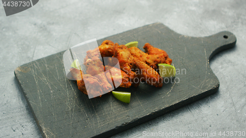 Image of Chicken wings with lime slices