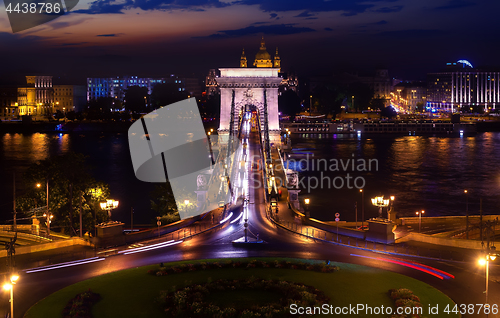 Image of ?ircular road in font of Chain bridge