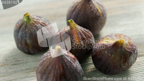 Image of Wet washed whole figs on table