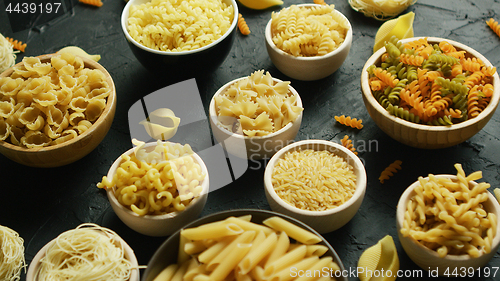 Image of Different kinds of macaroni put in bowls