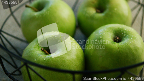 Image of Green apples in bowl 