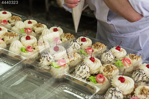 Image of Manual cakes production