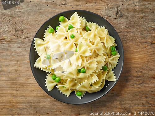 Image of plate of pasta with green peas