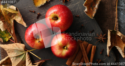 Image of Ripe apples and cinnamon sticks