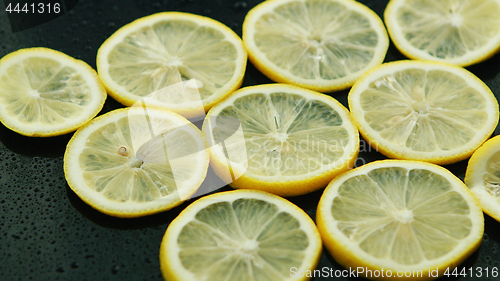 Image of Sliced lemon on table 