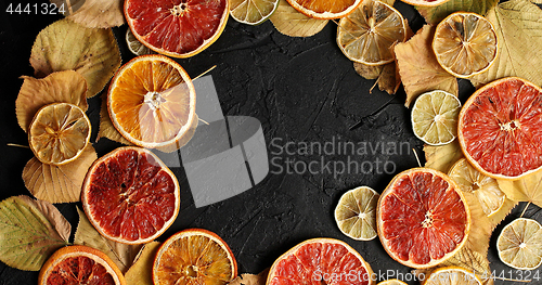 Image of Dried slices of citrus fruit and leave