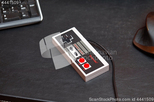 Image of Nintengo NES controller