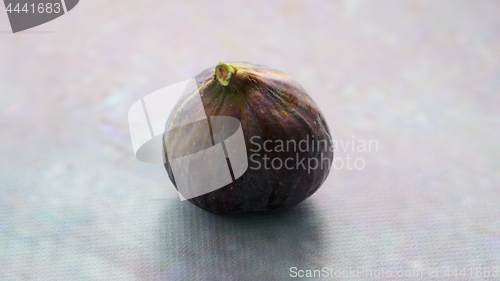 Image of Whole fig on table 