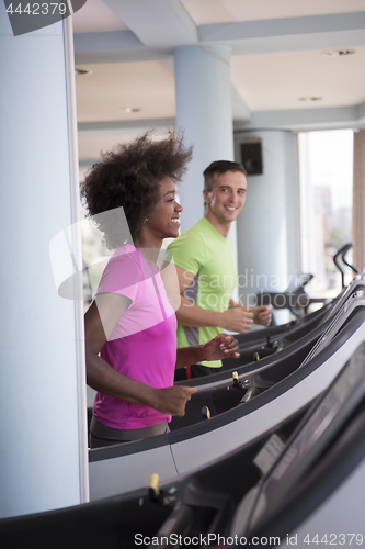 Image of people exercisinng a cardio on treadmill in gym