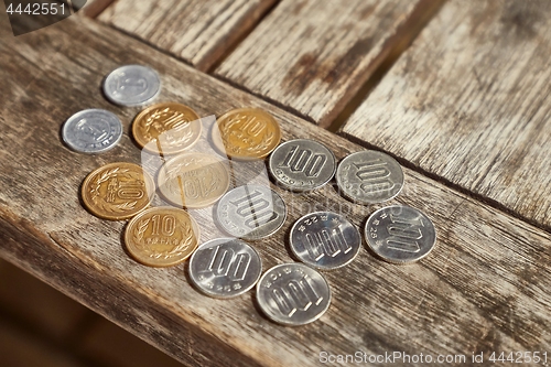 Image of Japanese coins on a table