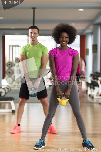 Image of couple  workout with weights at  crossfit gym