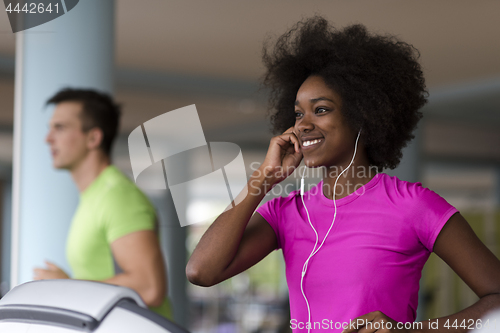 Image of people exercisinng a cardio on treadmill